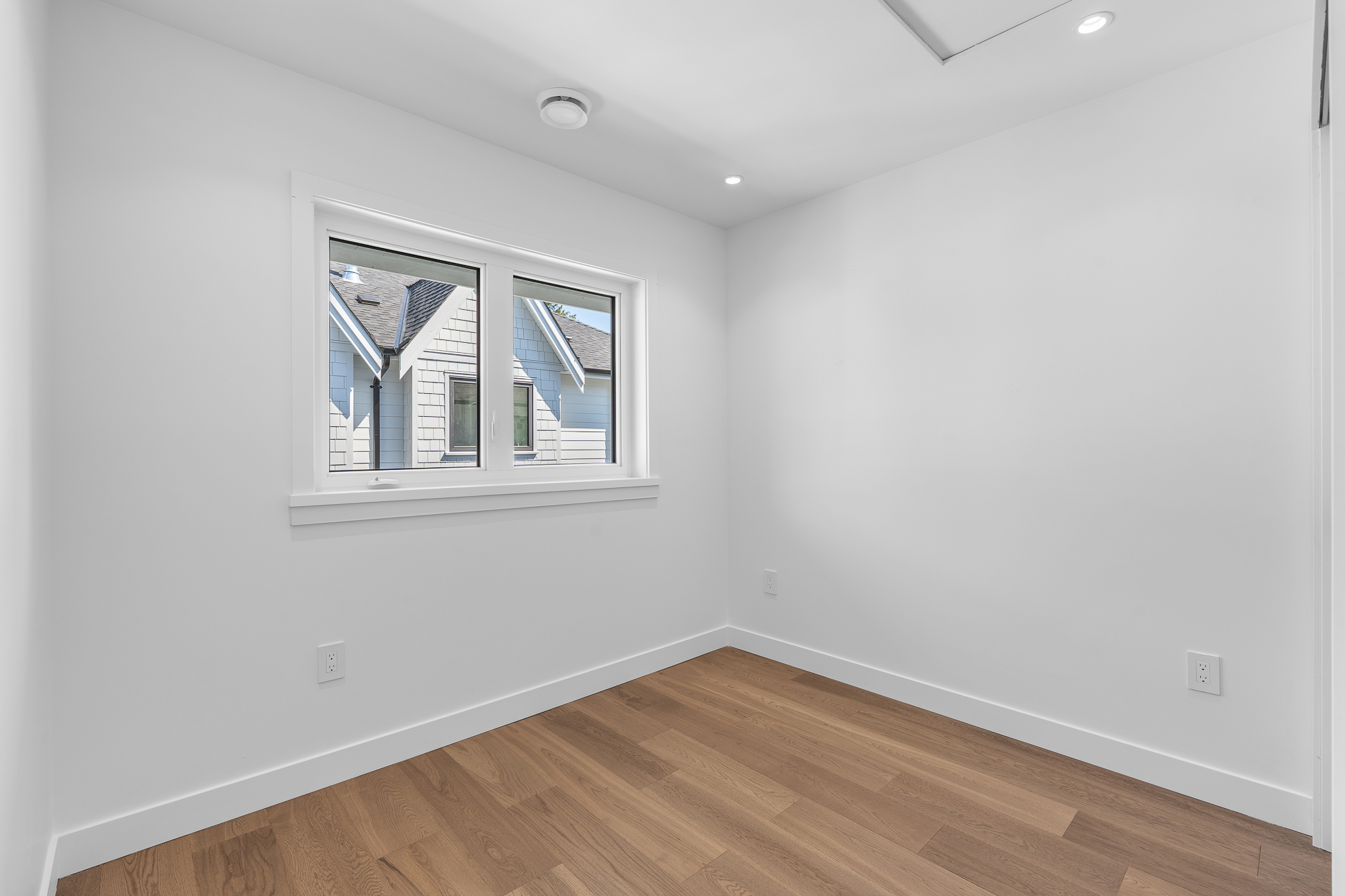 #1 - 1860 Moore Avenue